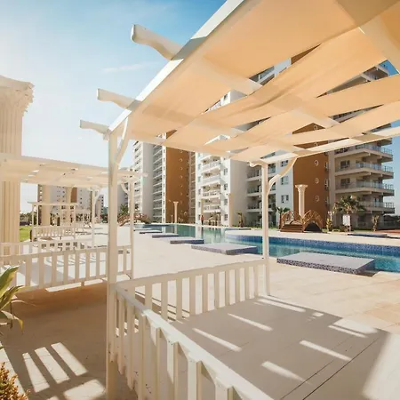 Two Bedroom In Caesar & Spa, Long アパート Perivolia tou Trikomou