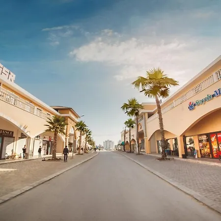 Apartment Two Bedroom In Caesar & Spa, Long