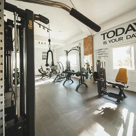 Two Bedroom In Caesar & Spa, Long Daire