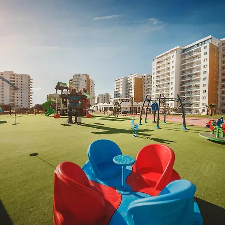 Two Bedroom In Caesar & Spa, Long Apartment