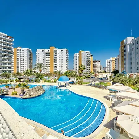 Two Bedroom In Caesar & Spa, Long Apartment