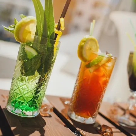 Two Bedroom In Caesar & Spa, Long アパート