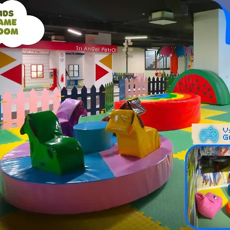 Two Bedroom In Caesar & Spa, Long