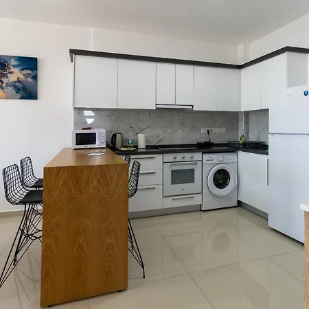 Two Bedroom In Caesar & Spa, Long