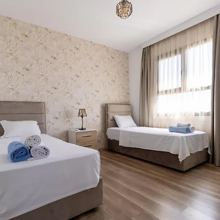 Two Bedroom In Caesar & Spa, Long Apartment