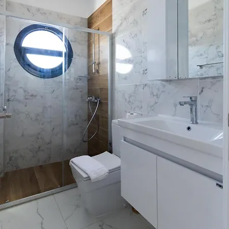 Two Bedroom In Caesar & Spa, Long アパート *