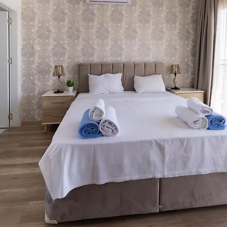 Two Bedroom In Caesar & Spa, Long *