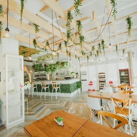 Two Bedroom In Caesar & Spa, Long