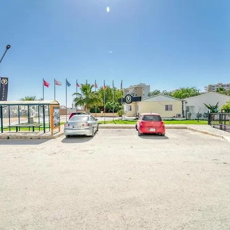 Two Bedroom In Caesar & Spa, Long