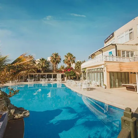 Two Bedroom In Caesar & Spa, Long *