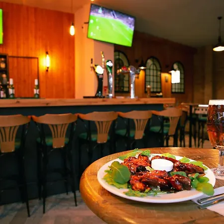 Two Bedroom In Caesar & Spa, Long