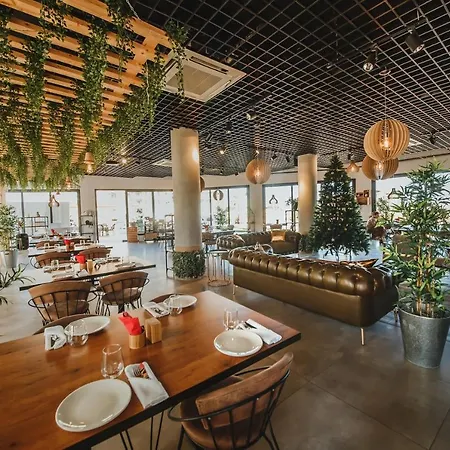 Two Bedroom In Caesar & Spa, Long *