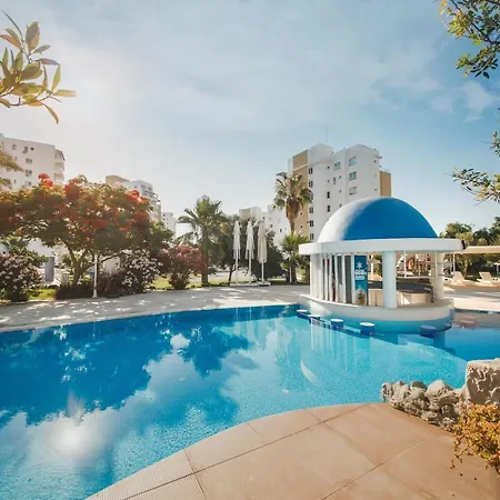 Appartement Two Bedroom In Caesar & Spa, Long