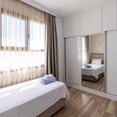 Appartement Two Bedroom In Caesar & Spa, Long