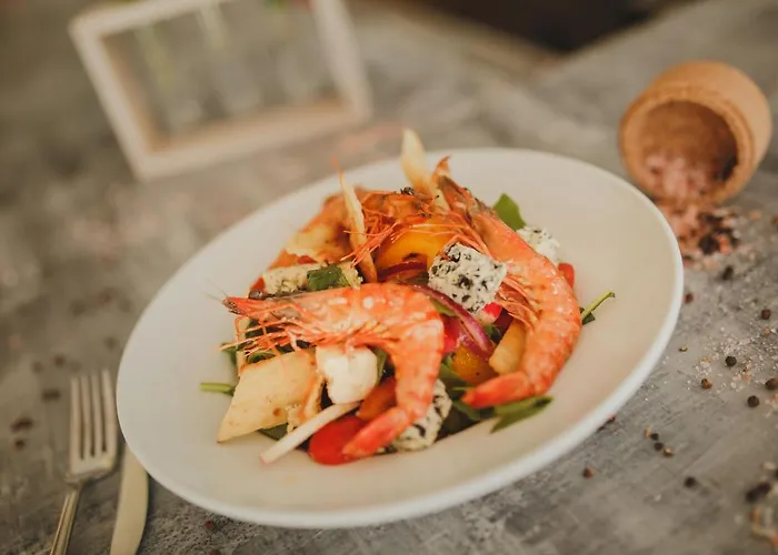 Two Bedroom In Caesar & Spa, Long