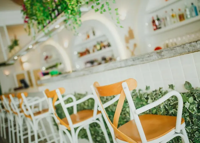 Two Bedroom In Caesar & Spa, Long