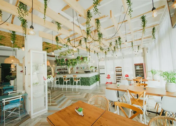 Two Bedroom In Caesar & Spa, Long