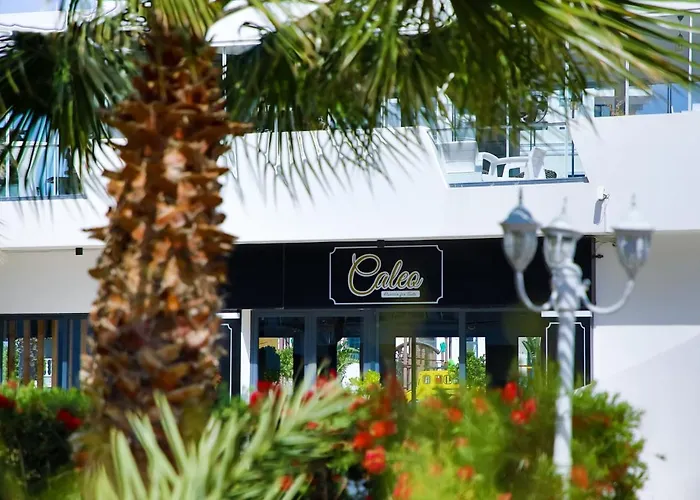 Two Bedroom In Caesar & Spa, Long Apartment