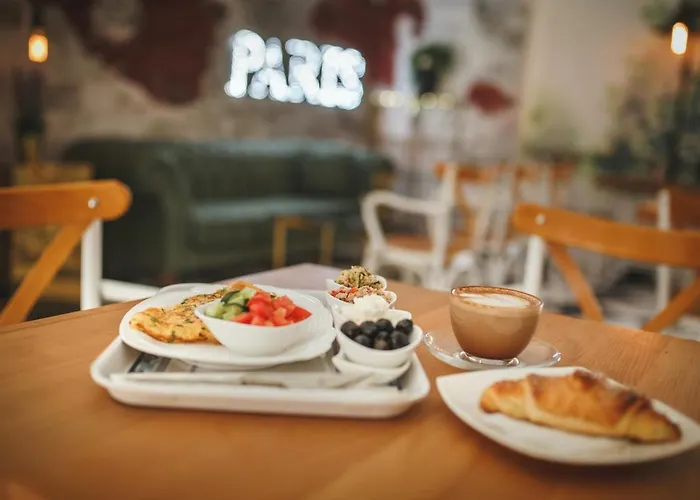 Two Bedroom In Caesar & Spa, Long