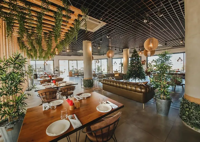 Two Bedroom In Caesar & Spa, Long *