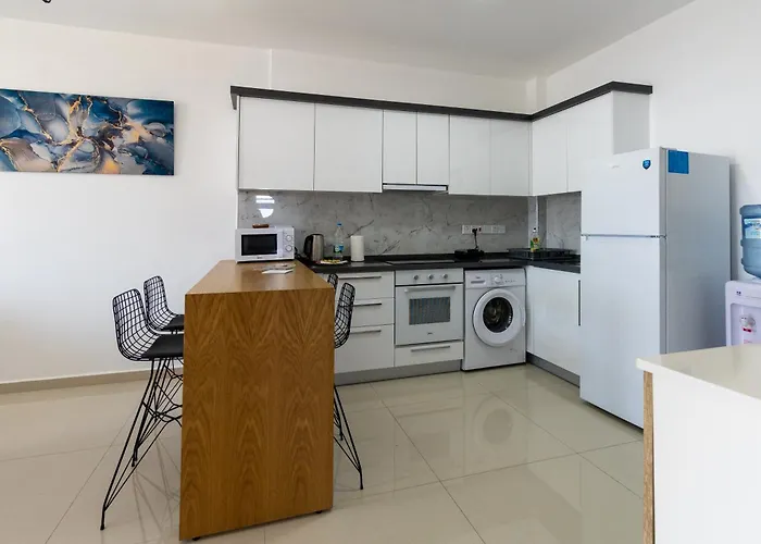 Two Bedroom In Caesar & Spa, Long