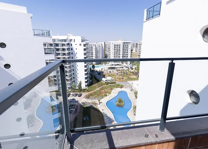 Two Bedroom In Caesar & Spa, Long