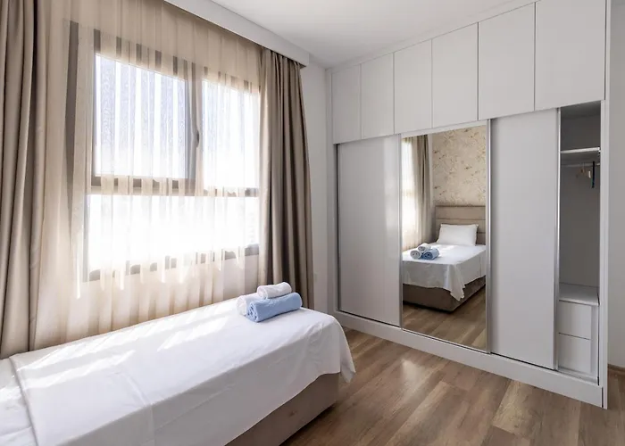 Apartment Two Bedroom In Caesar & Spa, Long